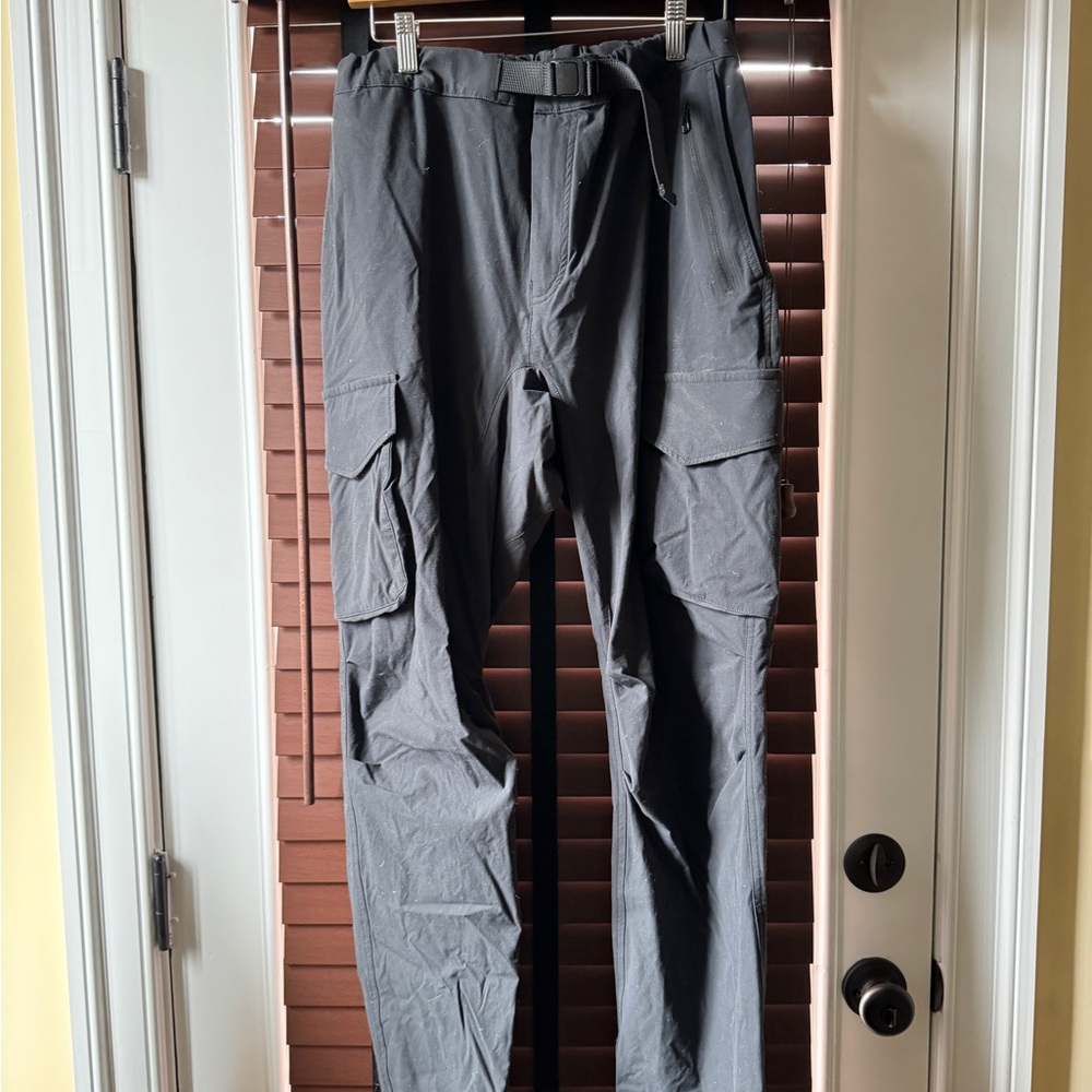 66 North Men's Black Cargo Pants